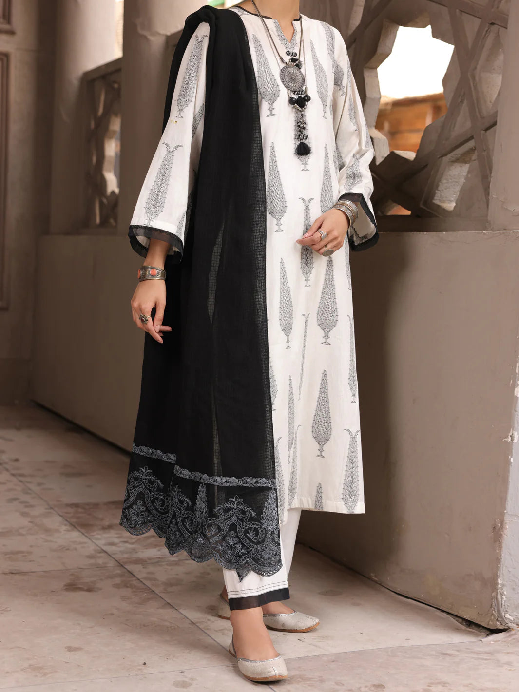 Black & White Jacquard 3 Piece Stitched - ALM-79